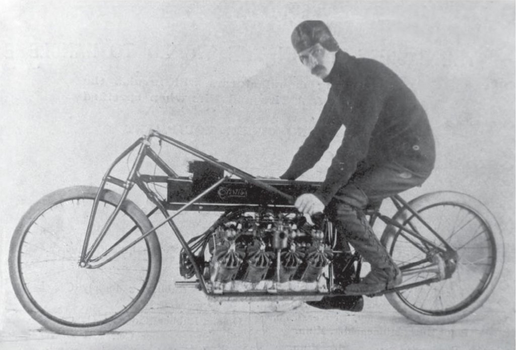 Glenn_Curtiss_on_his_V-8_motorcycle,_Ormond_Beach,_Florida_1907